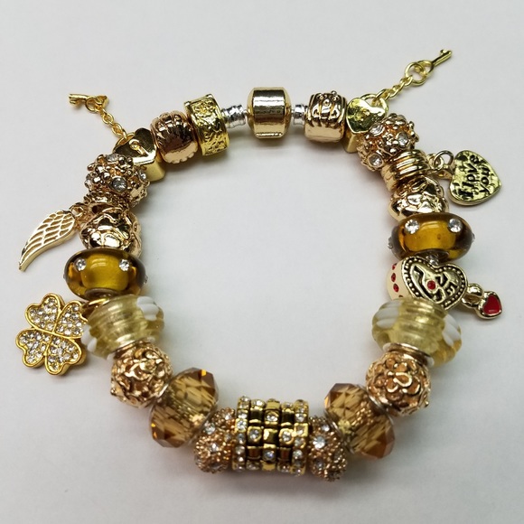 Unknown Jewelry - Beautiful bracelet with Gold charms NEW 7.9, 20 cm